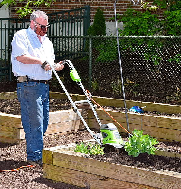 Charlie Plants Barry Isett